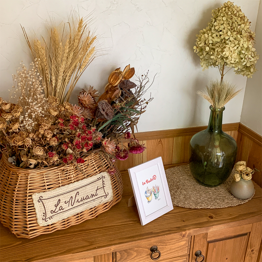 moguの色鉛筆画　ほのぼの可愛い癒し　バケツの中の子猫